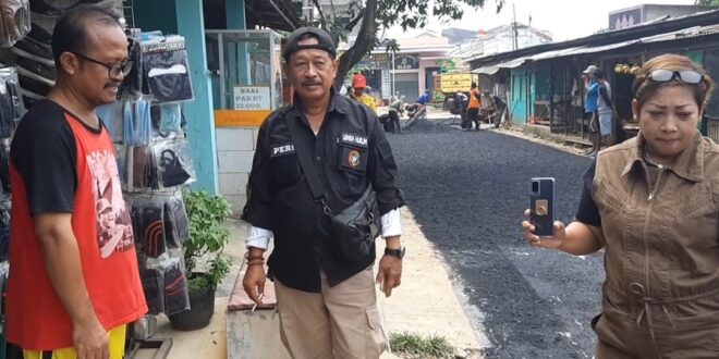 LensaHukum.co.id - Screenshot 20211109 174307 Video Player 1 660x330 - Pengaspalan di Pasar Rengas Desa Wanajaya Cibitung Diduga Tidak Sesuai RAB/Spesifikasi