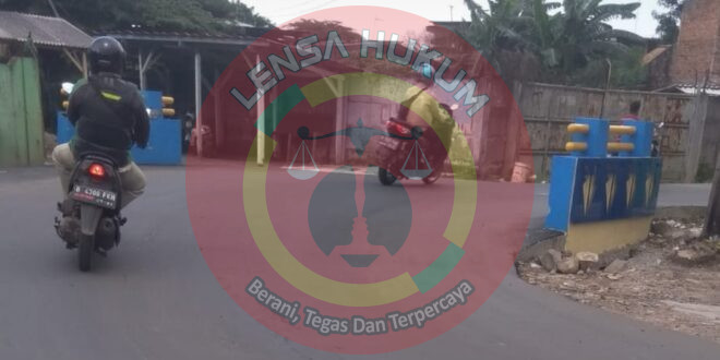 LensaHukum.co.id - Screenshot 20211227 220906 WhatsApp 660x330 - Aneh Proyek Jembatan Bina Marga, Jalan Raya Di Buat Proyek Jembatan Tanpa kali   