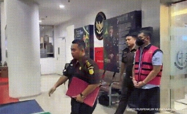 LensaHukum.co.id - Screenshot 20250301 102759 Samsung Internet - Kejagung Menetapkan Tersangka Dirut Pertamina Dan Komisaris Oplos Pertalite Menjadi Pertamax