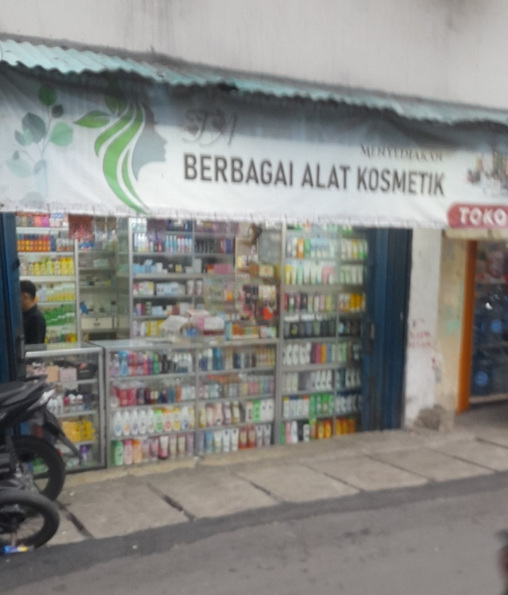 LensaHukum.co.id - Screenshot 20250418 185010 Gallery - Toko Obat Berkedok Toko Kosmetik Diduga ilegal